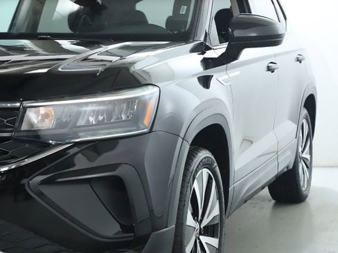 Used 2024 Volkswagen Taos SE image 5