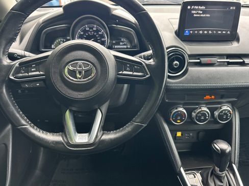 Used 2020 Toyota Yaris XLE image 38