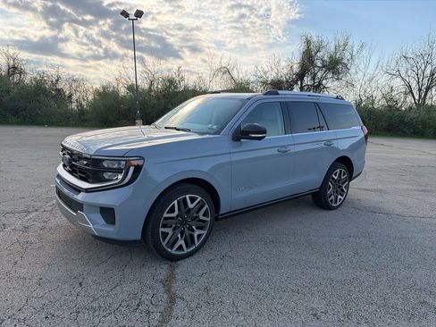 Used 2025 Ford Expedition Platinum w/ Platinum Ultimate Package AWD/4WD image 7