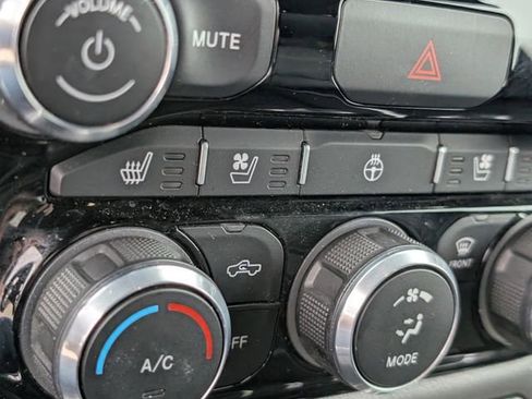 Used 2024 RAM 1500 Laramie AWD/4WD image 16