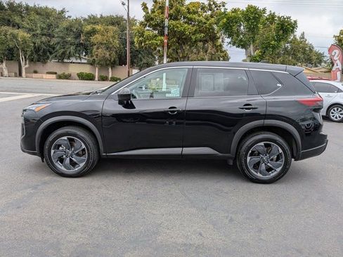 Used 2025 Nissan Rogue SV FWD image 12