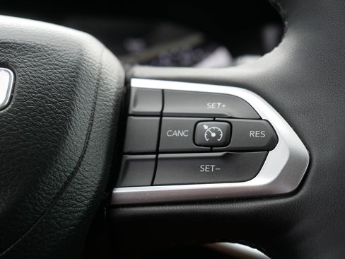 Used 2024 Jeep Compass Latitude w/ Convenience Group AWD/4WD image 29