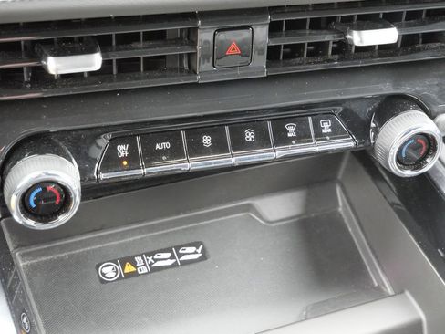 Used 2025 Chevrolet Suburban Z71 AWD/4WD image 44