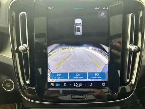 Certified 2025 Volvo XC40 B5 Core AWD/4WD image 23