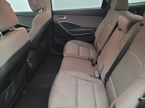 Used 2018 Hyundai Santa Fe SE image 18