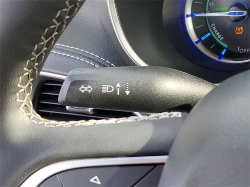 Used 2024 Chrysler Pacifica Select image 15