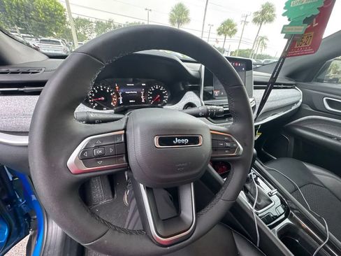 Used 2026 Jeep Compass Latitude AWD/4WD image 8