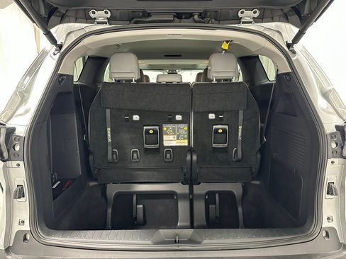 Used 2025 Toyota Sienna XLE image 52
