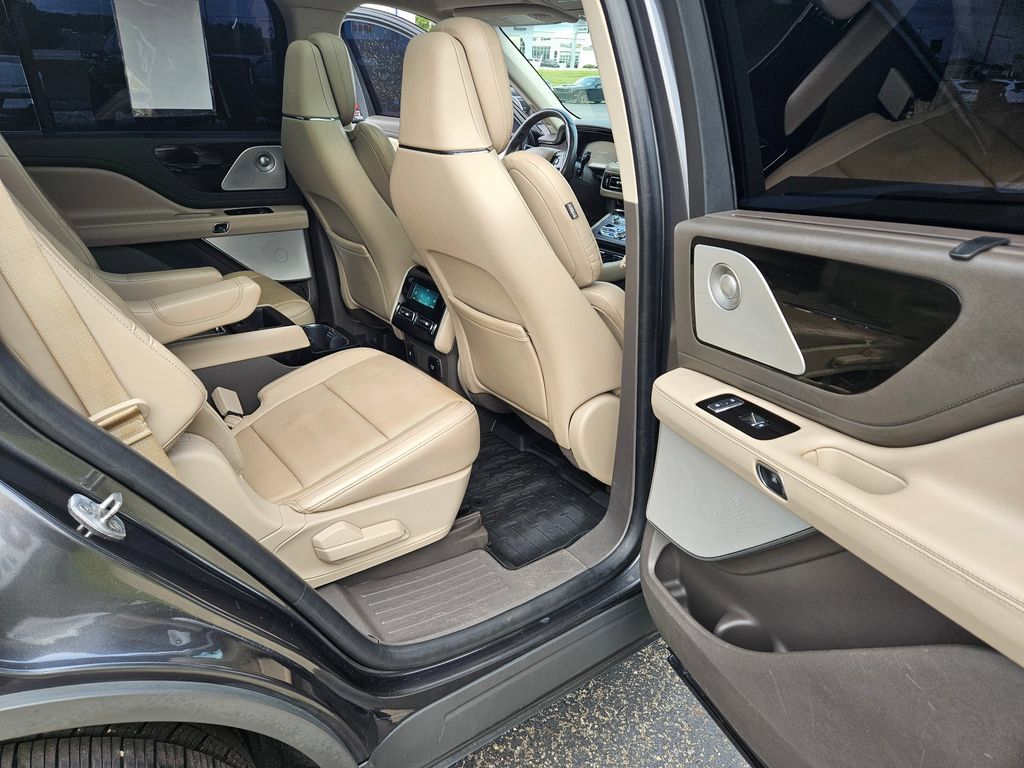Used 2020 Lincoln Aviator Reserve w/ Equipment Group 201A AWD/4WD image 30