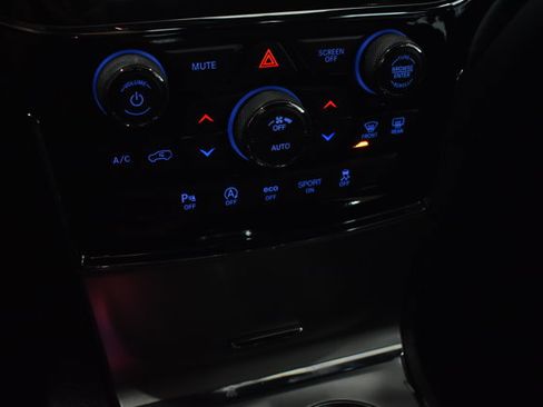 Used 2021 Jeep Grand Cherokee Laredo X AWD/4WD image 40