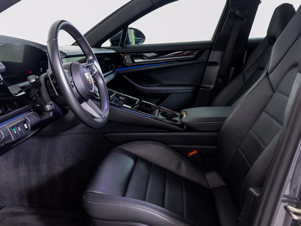 Certified 2025 Porsche Panamera w/ Premium Package RWD image 5