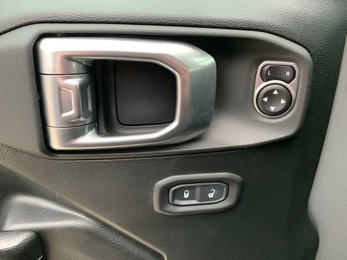 Used 2021 Jeep Wrangler Unlimited Sport image 12