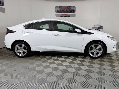 Used 2018 Chevrolet Volt LT image 2