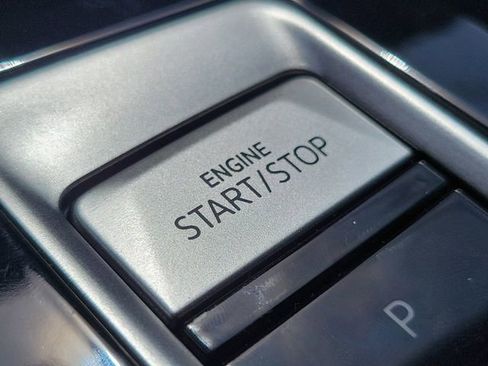 Used 2024 Volkswagen Atlas Cross Sport SE image 15