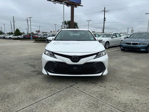 Used 2019 Toyota Camry LE image 2