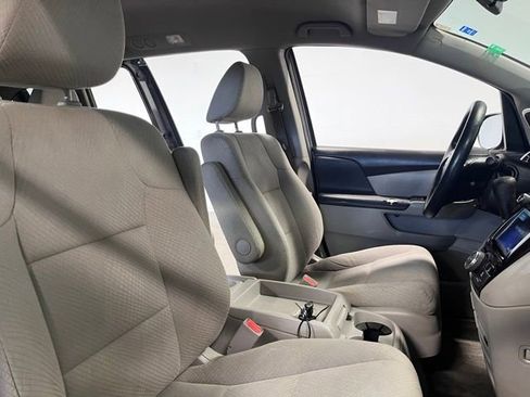Used 2017 Honda Odyssey SE image 10