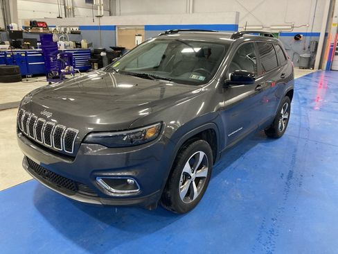 Used 2022 Jeep Cherokee Limited image 3