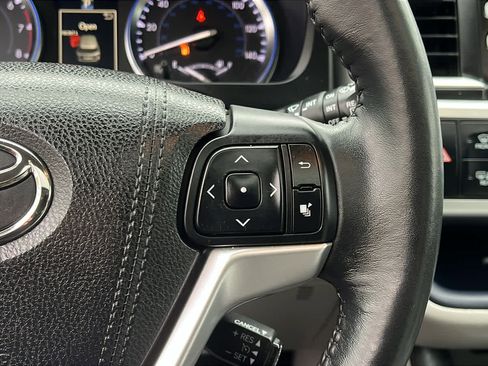Used 2015 Toyota Highlander XLE AWD/4WD image 13