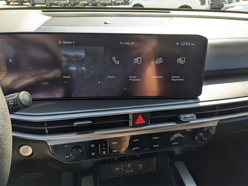 Certified 2025 Kia Sorento LX image 23