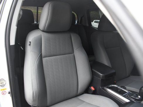 Used 2019 Toyota Tacoma SR5 AWD/4WD image 26
