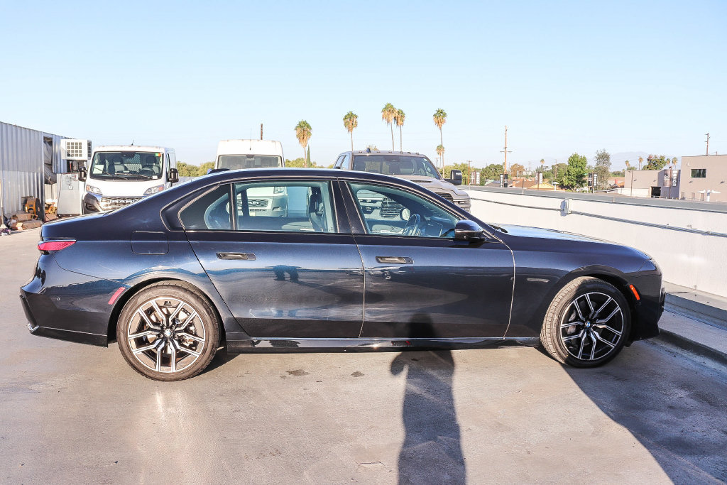 Used 2024 BMW 740i RWD image 13
