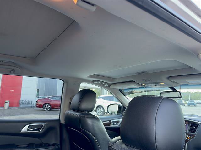 Used 2015 Nissan Pathfinder Platinum FWD image 16