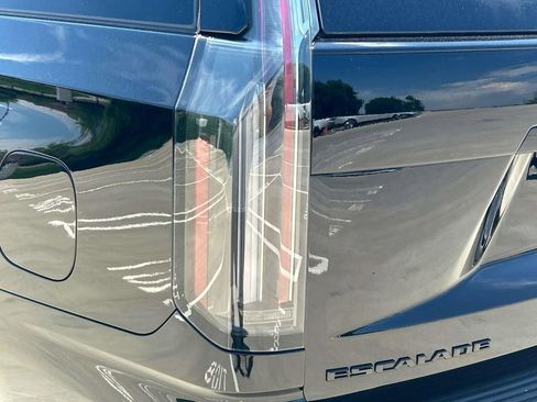 Used 2025 Cadillac Escalade ESV Sport w/ Touring Package AWD/4WD image 10