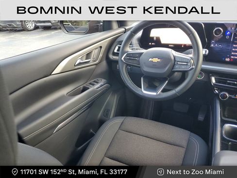 Used 2025 Chevrolet Traverse LT image 15