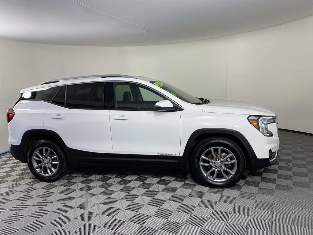 Used 2024 GMC Terrain SLT AWD/4WD image 10