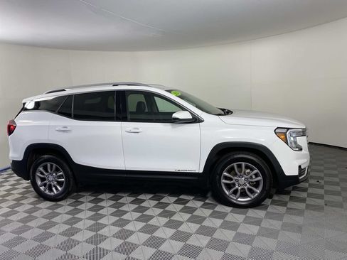 Used 2024 GMC Terrain SLT AWD/4WD image 10