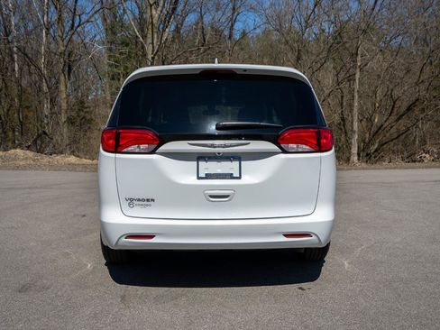 Used 2021 Chrysler Voyager Lxi FWD image 6