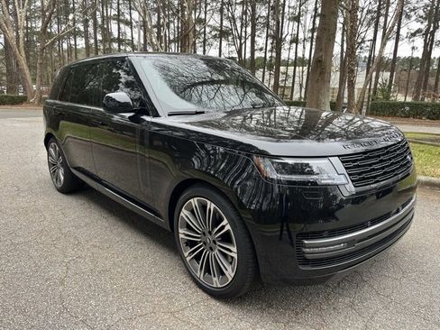 Used 2025 Land Rover Range Rover Long Wheelbase SE image 2