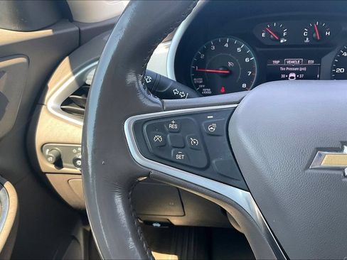 Used 2022 Chevrolet Malibu LT w/ Leather Package FWD image 11