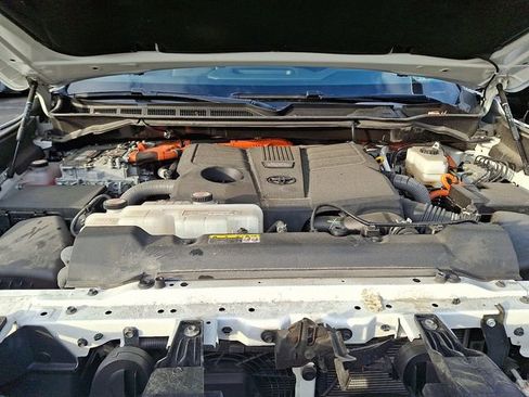 Certified 2024 Toyota Sequoia Platinum AWD/4WD image 28