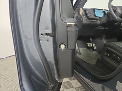 Used 2024 Rivian R1S Adventure AWD/4WD image 32