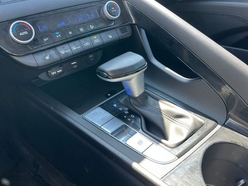 Used 2025 Hyundai Elantra SEL image 42