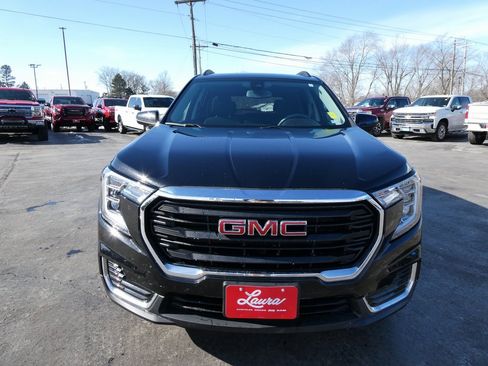 Certified 2022 GMC Terrain SLE w/ Driver Convenience Package image 9