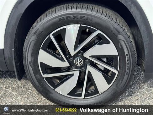 Certified 2025 Volkswagen Atlas SEL image 7