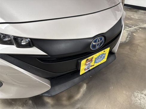 Used 2018 Toyota Prius Prime Premium w/ Carpet Mat Package FWD image 13