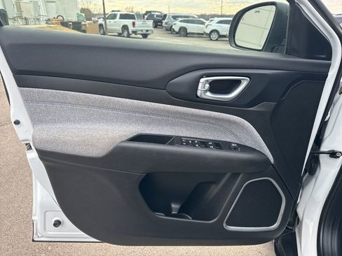 Used 2024 Jeep Compass Latitude image 10