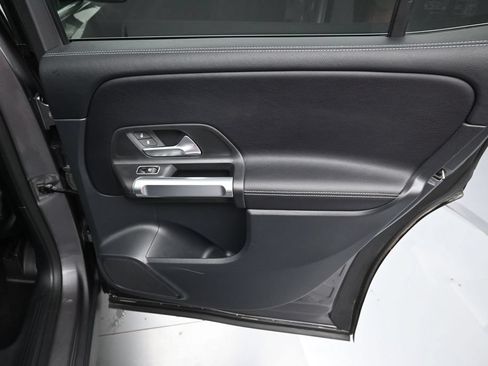 Used 2022 Mercedes-Benz GLB 250 4MATIC image 34