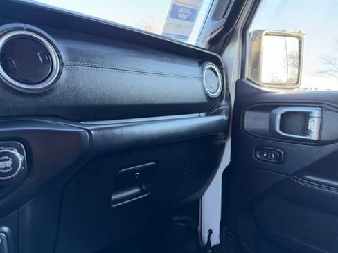 Used 2018 Jeep Wrangler Unlimited Sahara w/ Quick Order Package 24M Moab image 25