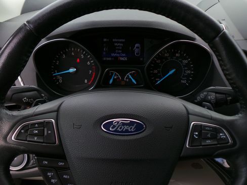 Used 2017 Ford Escape Titanium FWD image 8