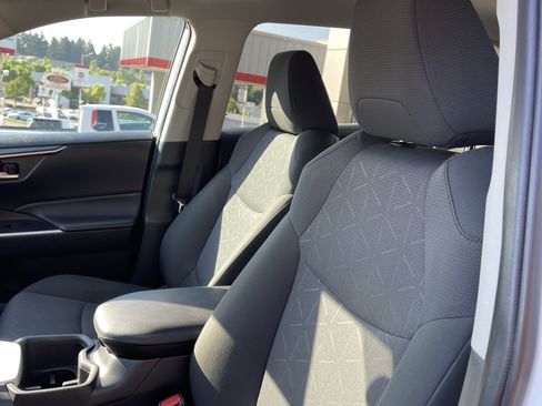 Certified 2024 Toyota RAV4 XLE AWD/4WD image 17