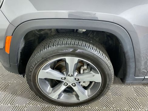 Used 2024 Jeep Grand Cherokee Limited image 16