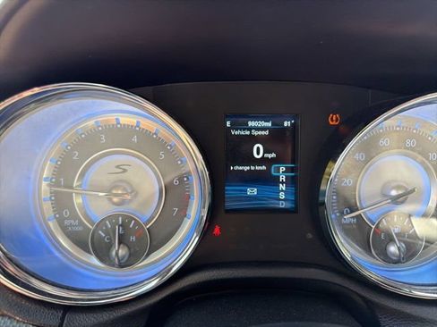 Used 2013 Chrysler 300 S RWD image 17