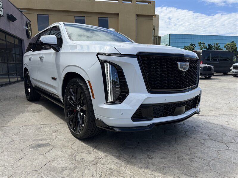 Used 2026 Cadillac Escalade V w/ LPO, ONYX Package AWD/4WD image 4