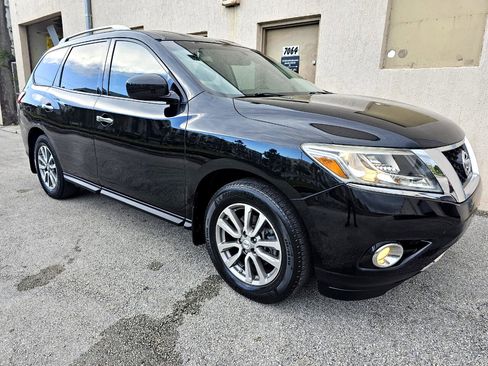 Used 2015 Nissan Pathfinder SV image 4