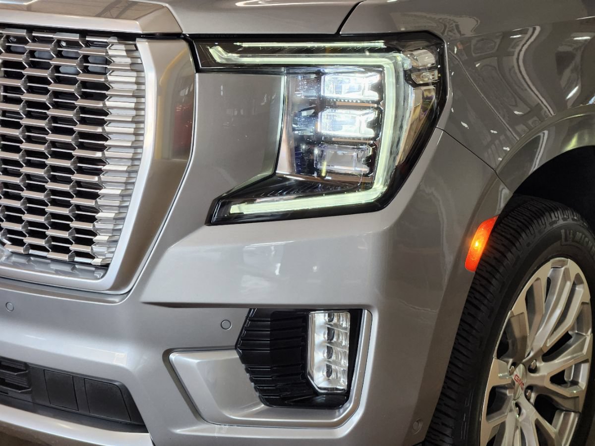 Used 2024 GMC Yukon Denali w/ Advanced Technology Package AWD/4WD image 15