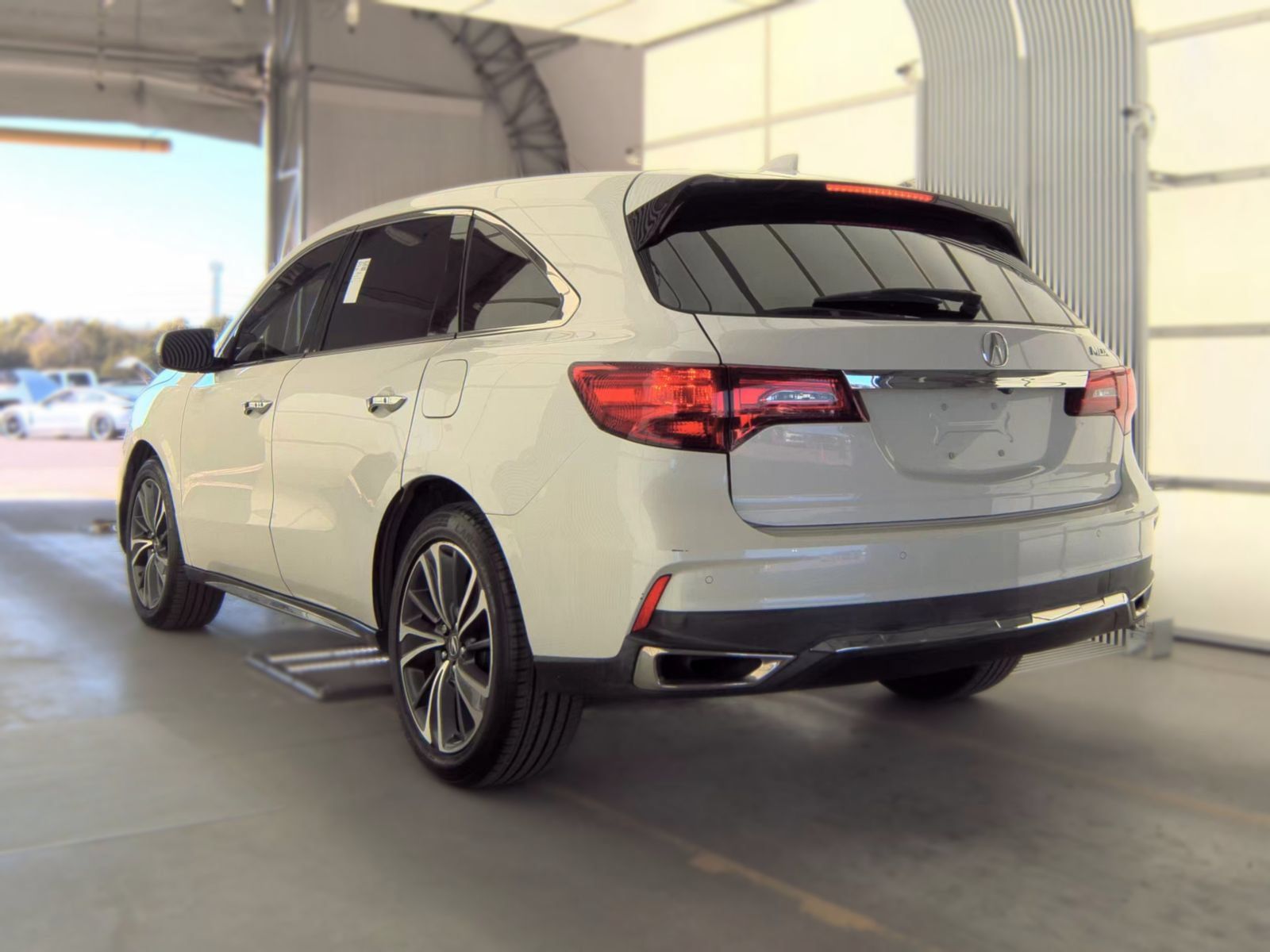 Used 2020 Acura MDX w/ Technology Package FWD image 2